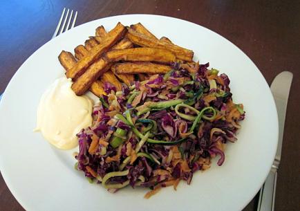 rodekool salade met tahin/gember dressing en zoete aa rodekool salade met tahin/gember dressing en zoete aa